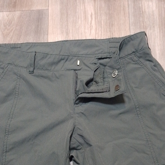Kirkland Signature Green Cargo Pants Relaxed Fit - Picture 3 of 6